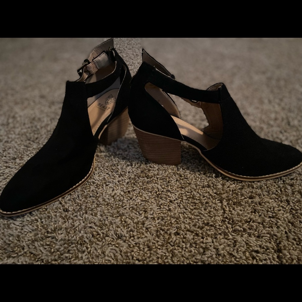 Shoes with heel